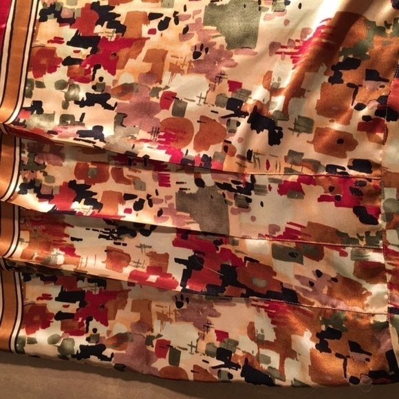 PIERRE CARDIN 100% Polyester SILKY SKIRT, 3-PLEATED FRONT, Red/Gold, Size 12 - Picture 8 of 9